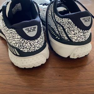 COPY - Brooks Adrenaline GTS 20 Running Shoes